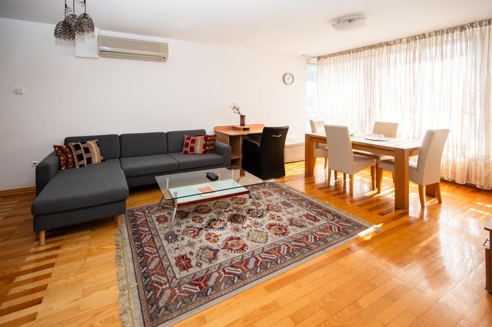 Modern 2Bdr Apartment In The Center- Free Parking 塞拉耶佛 外观 照片