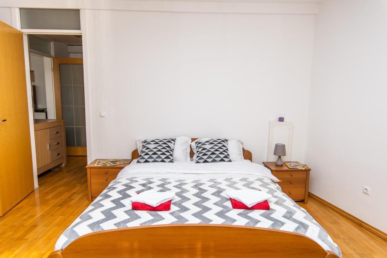 Modern 2Bdr Apartment In The Center- Free Parking 塞拉耶佛 外观 照片