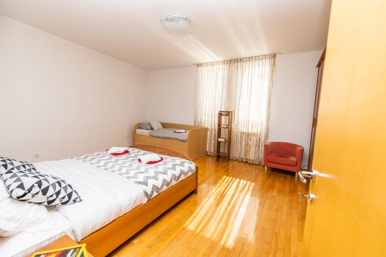 Modern 2Bdr Apartment In The Center- Free Parking 塞拉耶佛 外观 照片