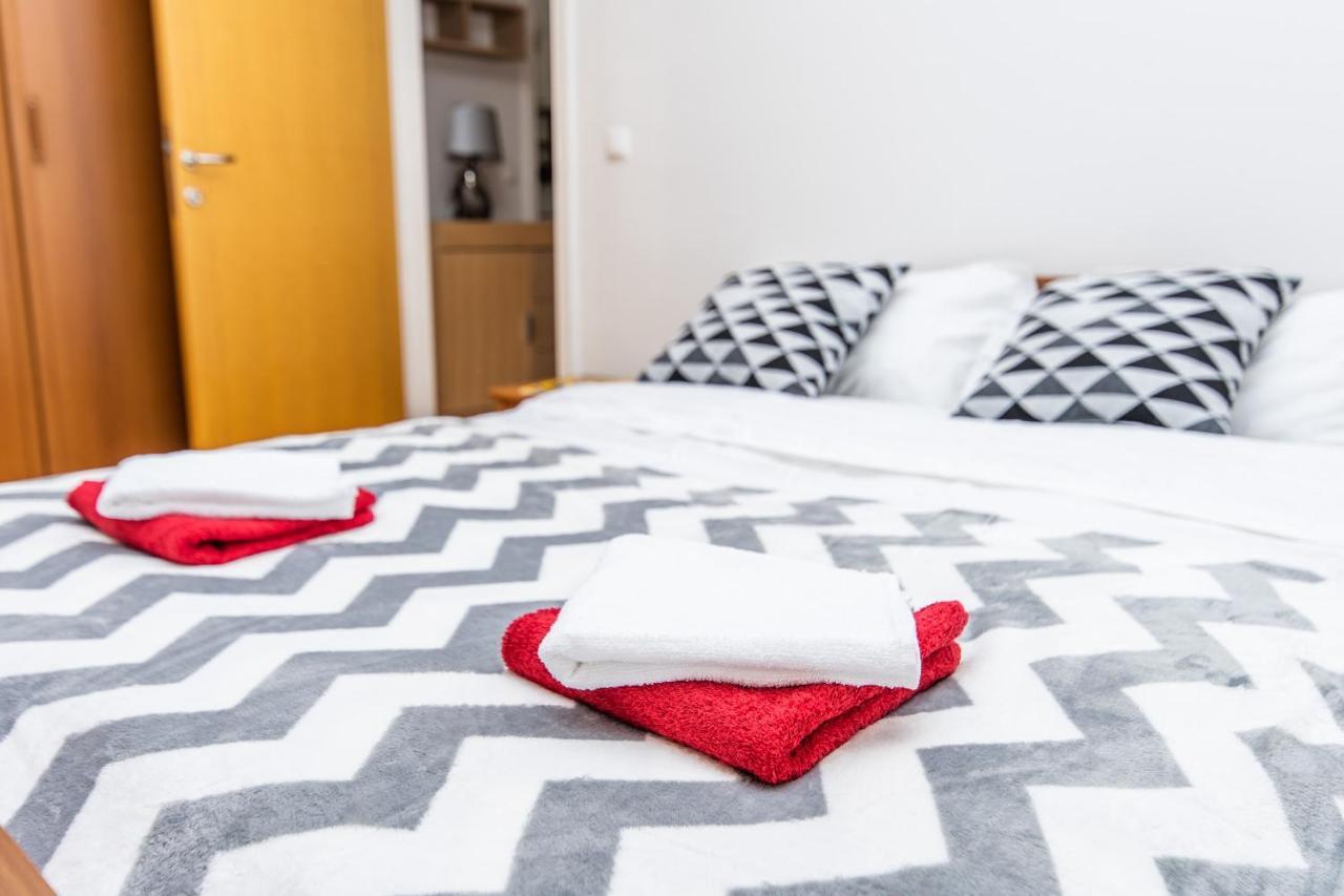 Modern 2Bdr Apartment In The Center- Free Parking 塞拉耶佛 外观 照片
